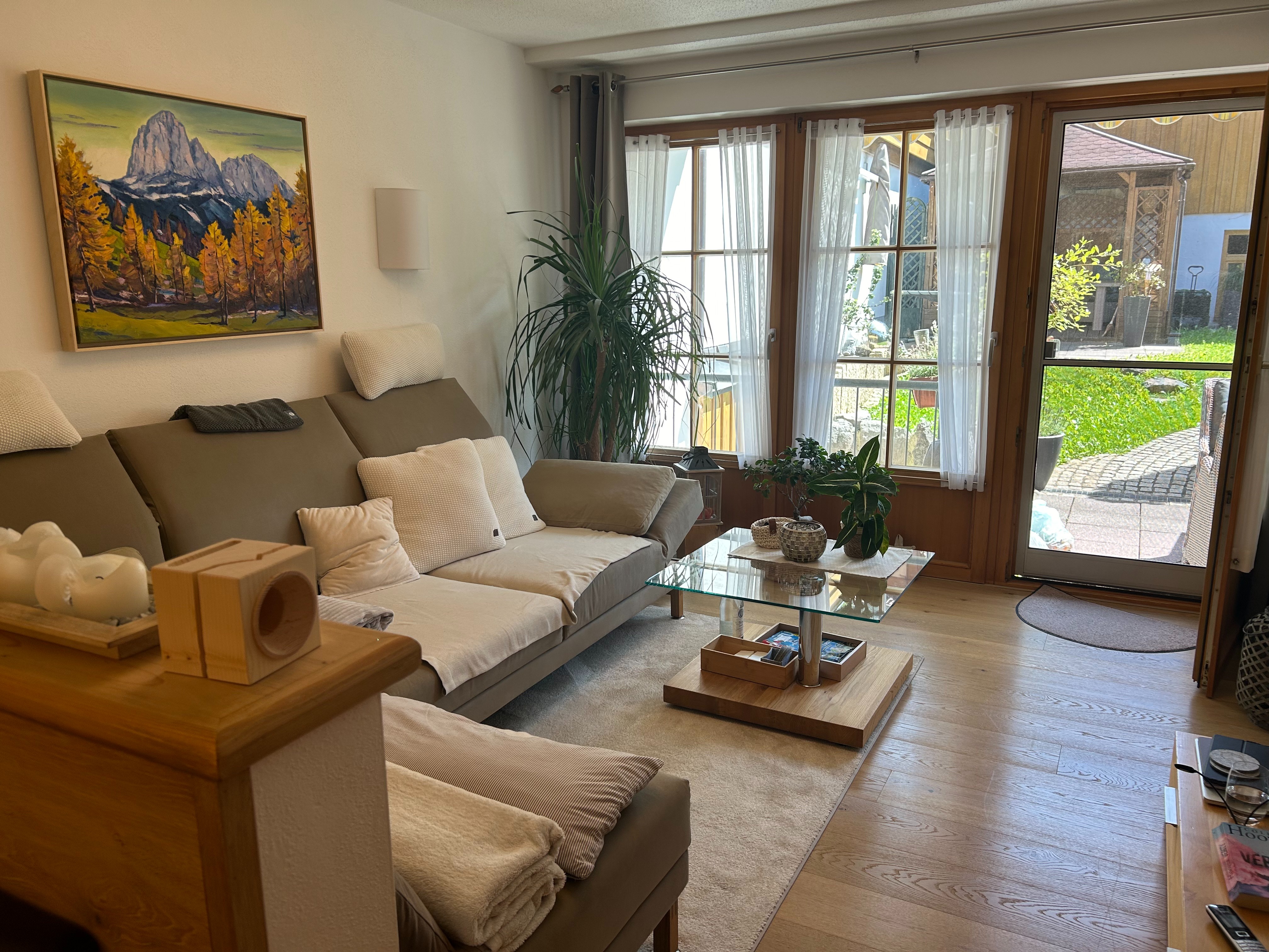 Wohnzimmer mit Gartenzugang