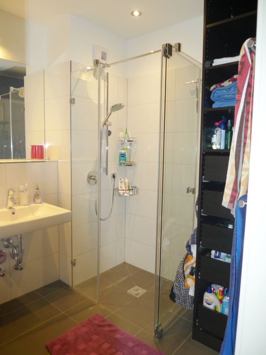 Bad mit bodenebener Dusche