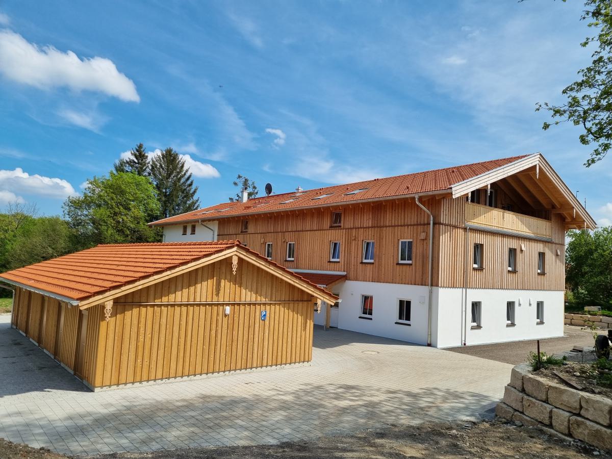 Nord West Ansicht mit Carport