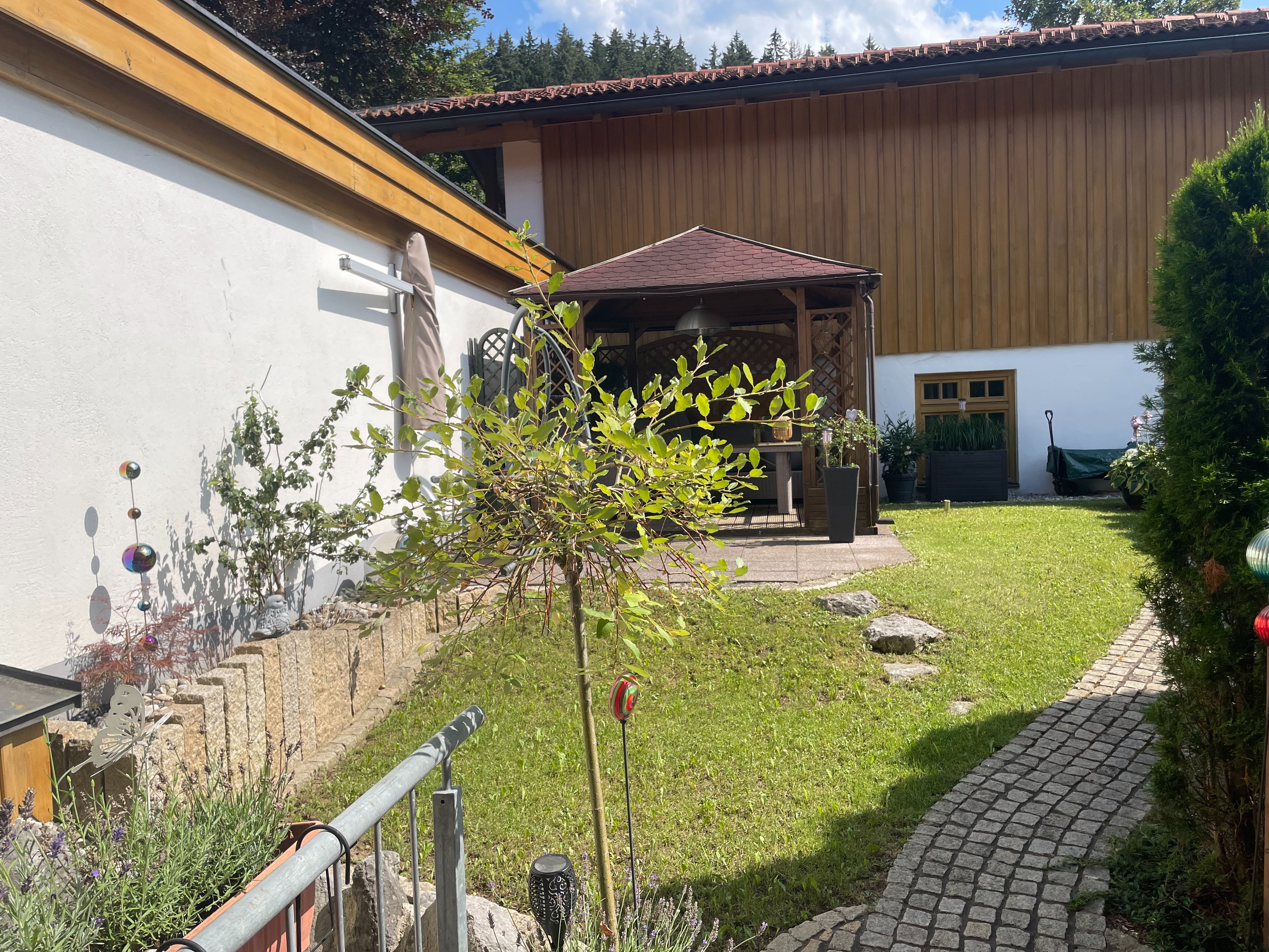 Garten mit Freisitz