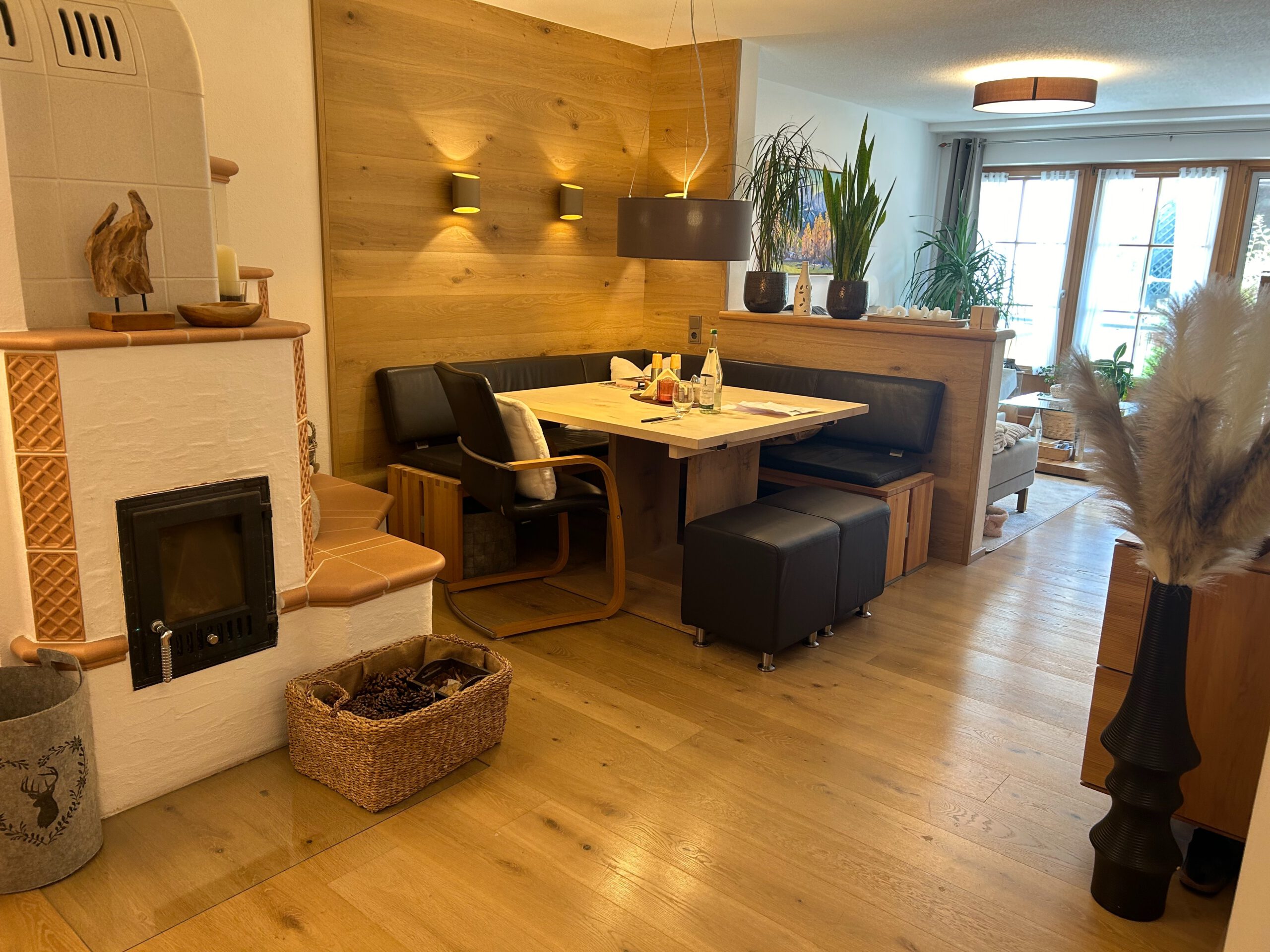 TOP ausgestattete, luxeriöse 4 Zimmer Maisonette ETW mit Garten und Pool