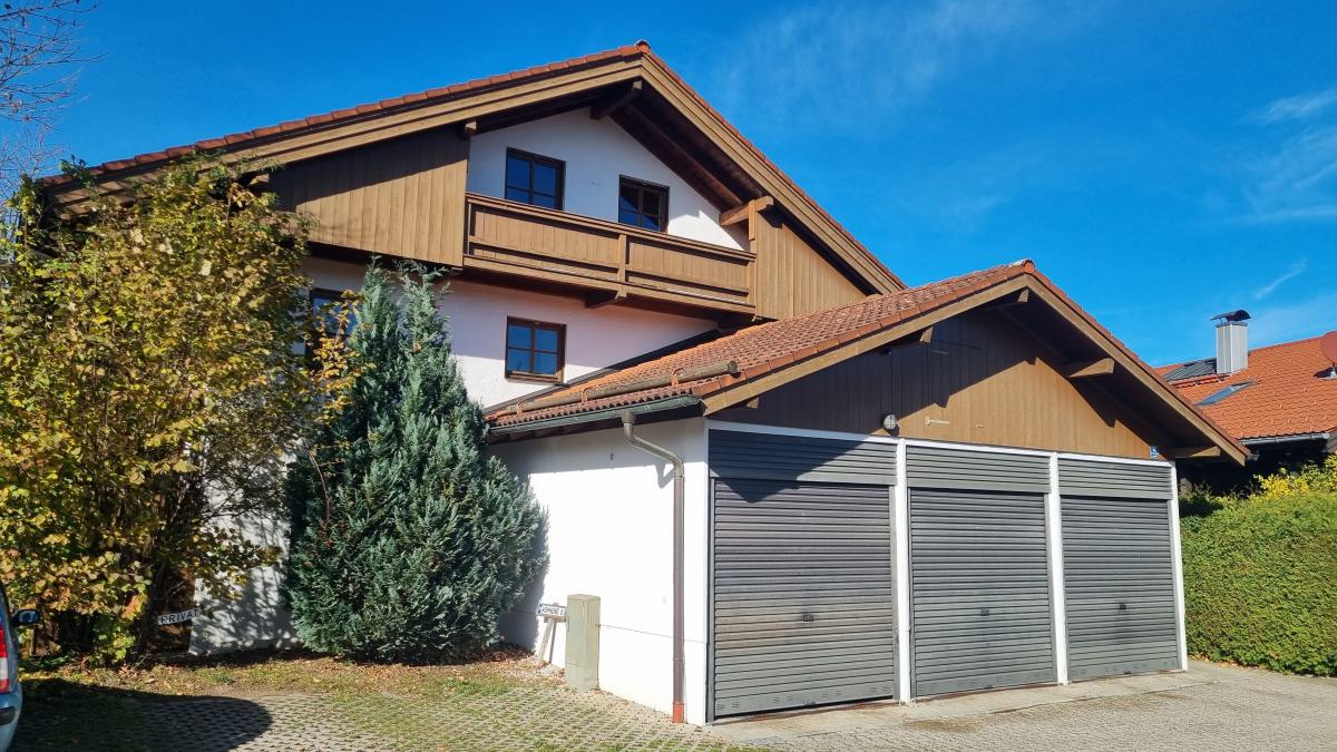 Sofort beziehbare 3 Zimmer Maisonette Wohnung in  ruhiger Lage mit  Balkon