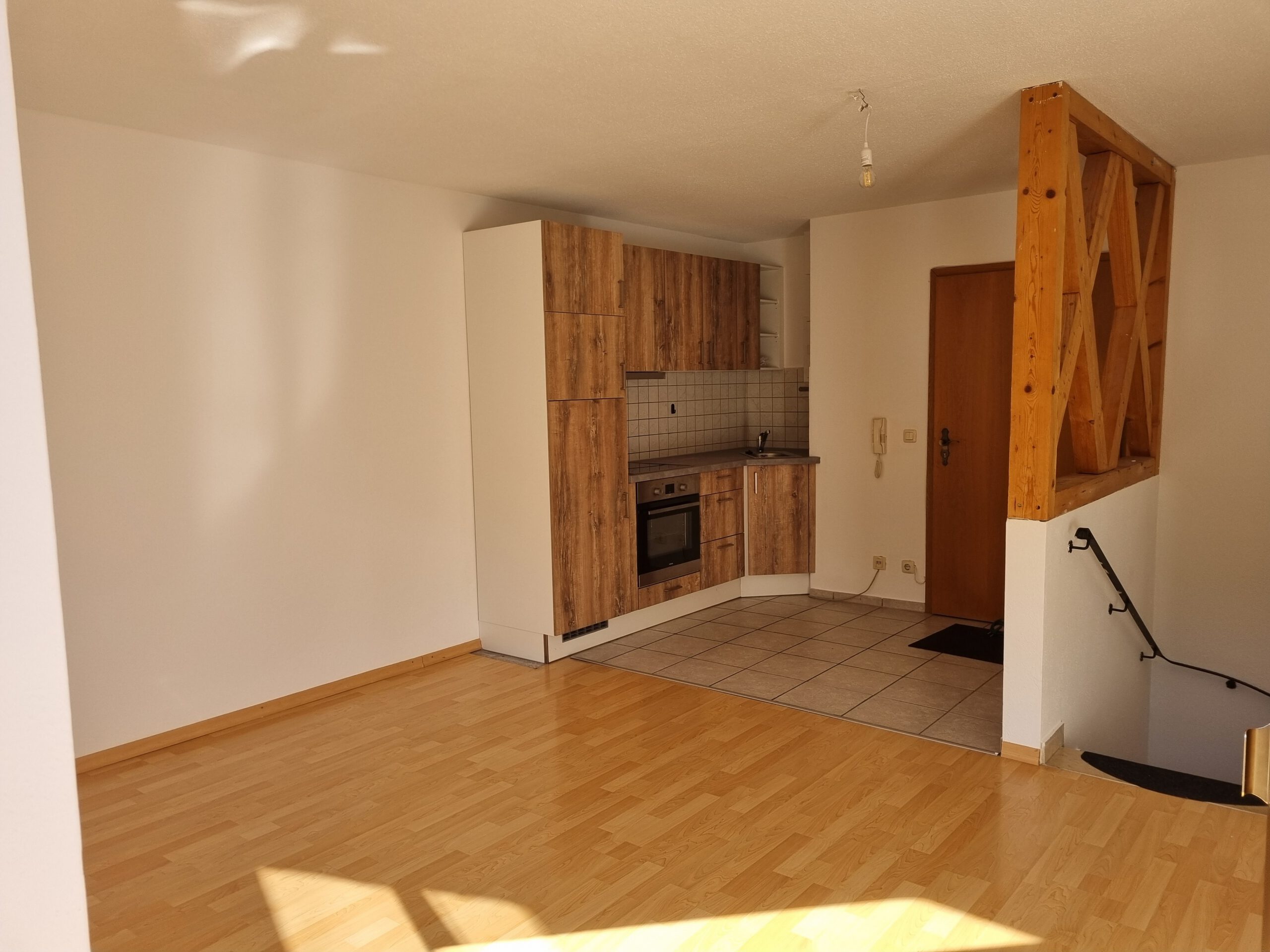 Gemütliche 2 Zimmer Maisonette Wohnung mit Terrasse und eingewachsenem Garten