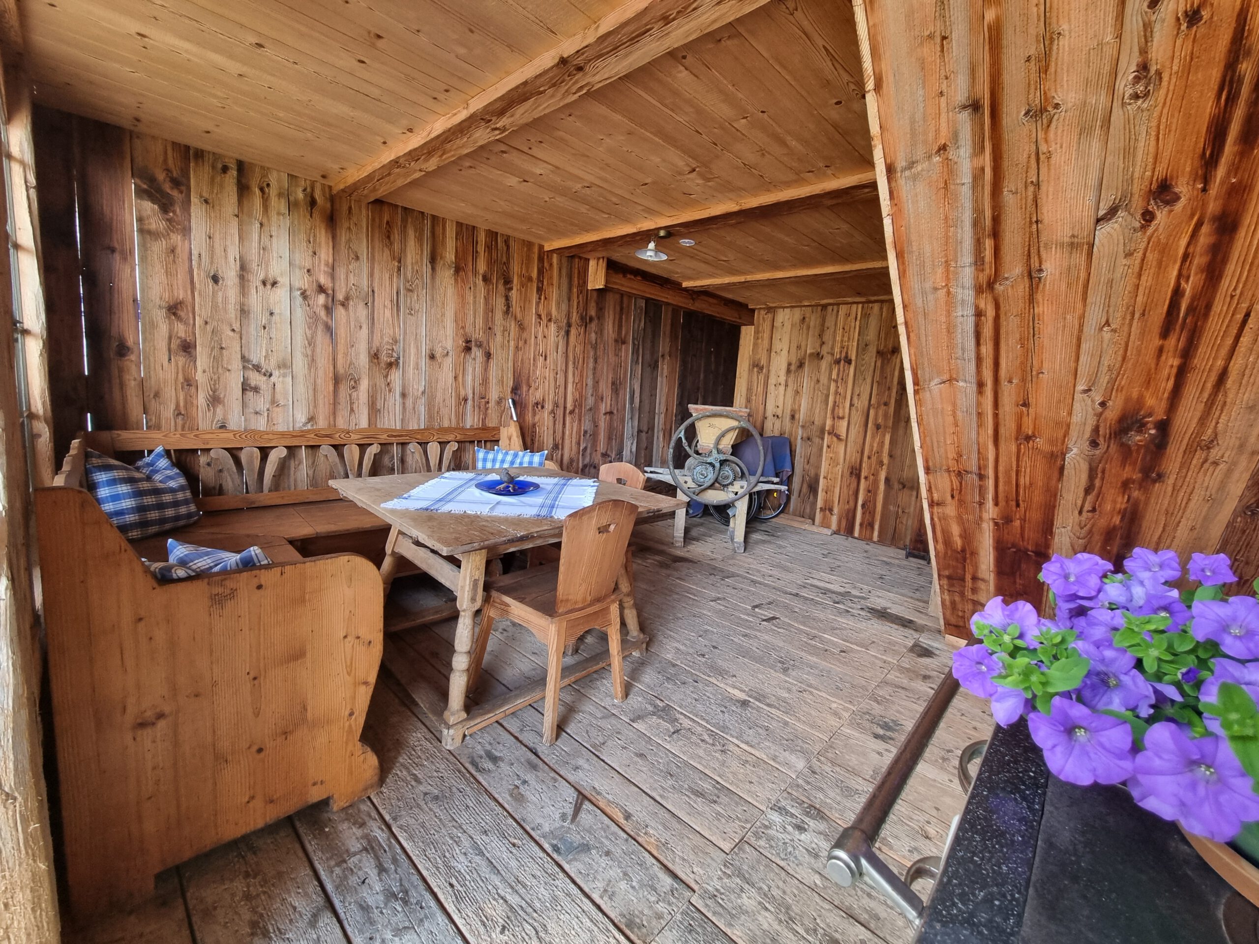 Großzügiges Wohnen in ehemaligem Bauernhof in ruhiger Lage